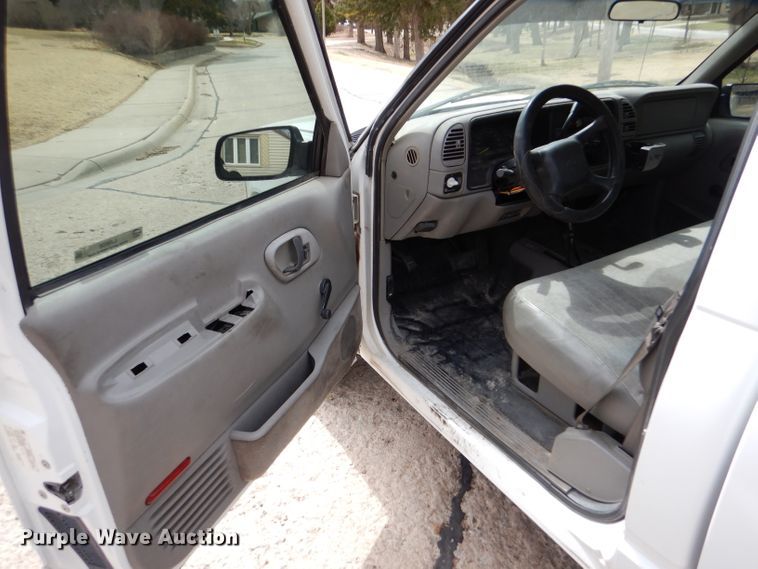 image for item LJ9858 1998 Chevrolet K1500  pickup truck