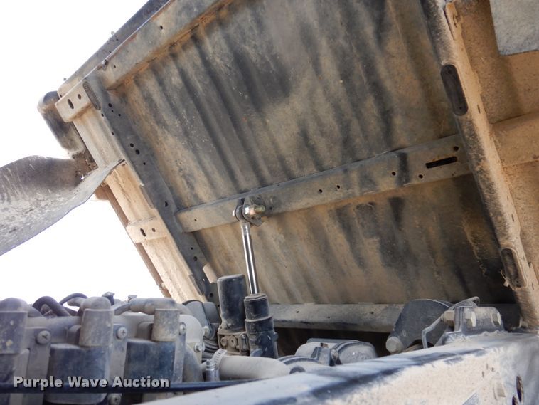 image for item MU9533 2012 John Deere  utility vehicle