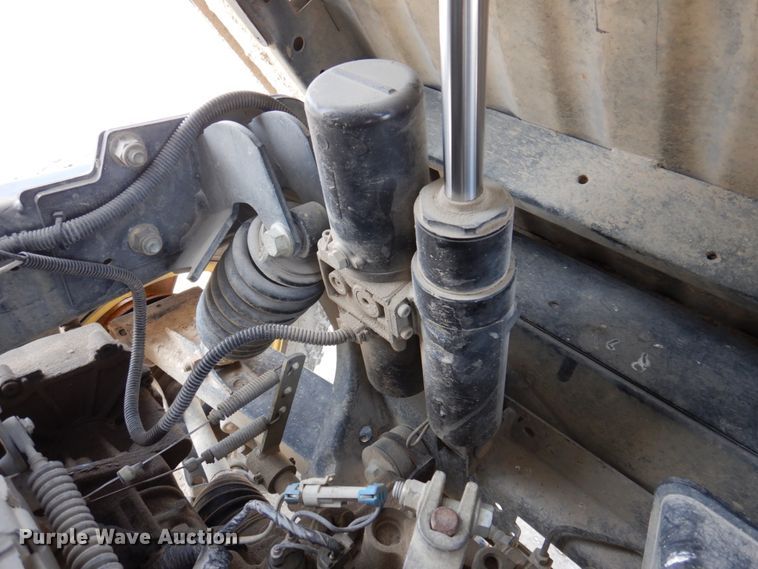 image for item MU9533 2012 John Deere  utility vehicle