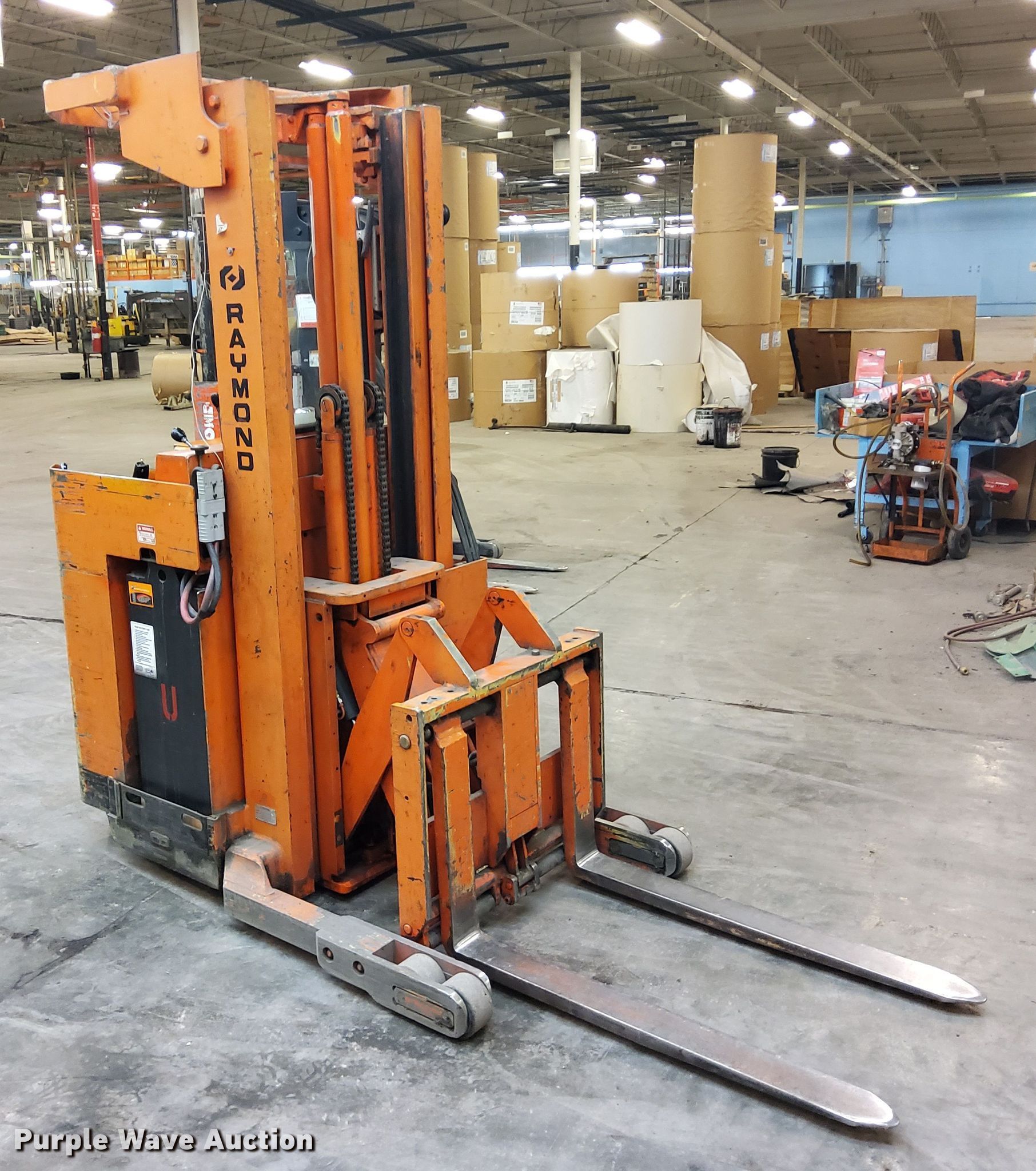 Raymond 20R30TT order picker in Wamego, KS | Item DR0893 sold | Purple Wave