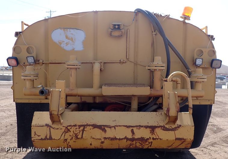 image for item DC4014 1994 Caterpillar 615C Series II  water wagon