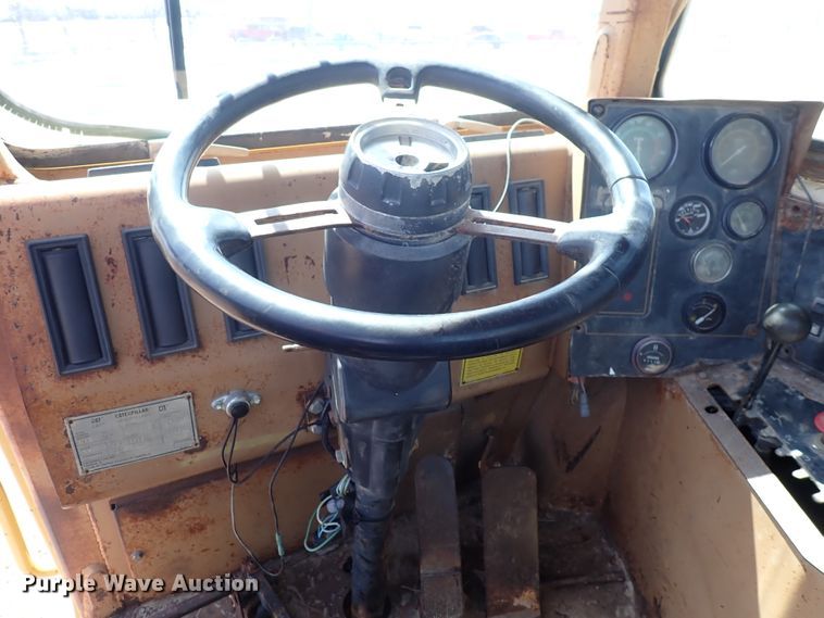 image for item DC4014 1994 Caterpillar 615C Series II  water wagon