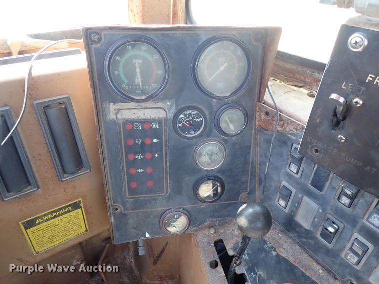 image for item DC4014 1994 Caterpillar 615C Series II  water wagon