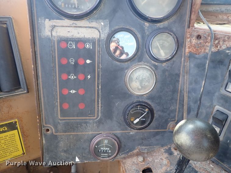 image for item DC4014 1994 Caterpillar 615C Series II  water wagon