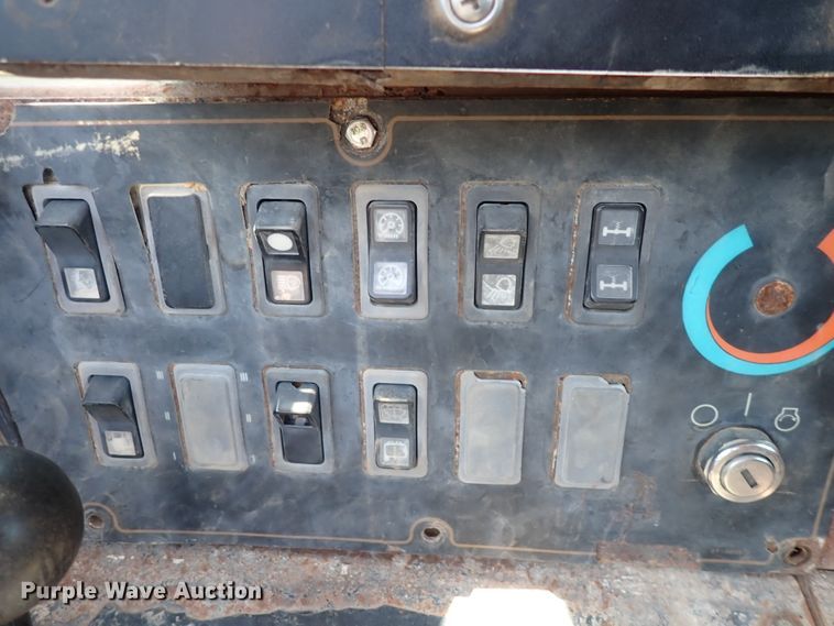 image for item DC4014 1994 Caterpillar 615C Series II  water wagon