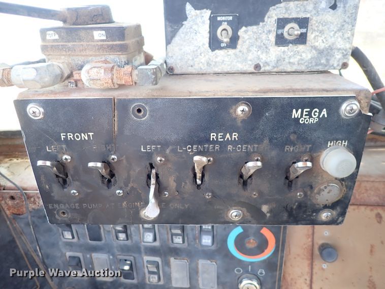 image for item DC4014 1994 Caterpillar 615C Series II  water wagon