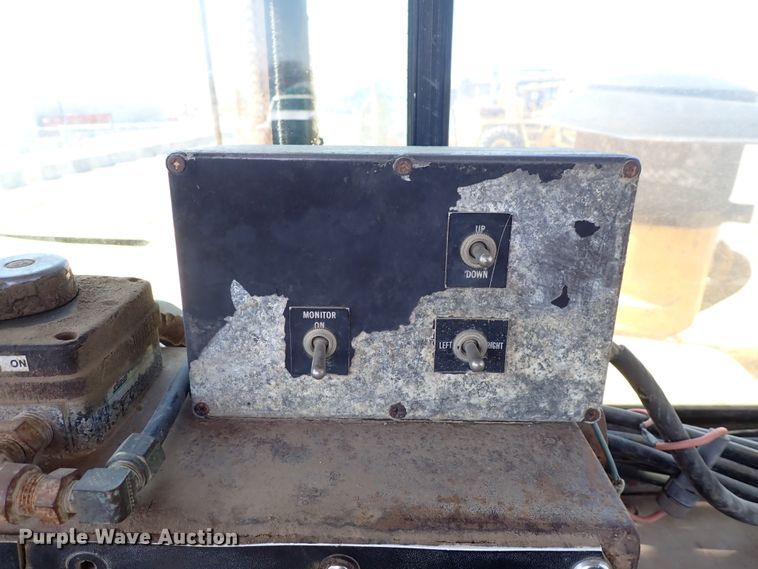 image for item DC4014 1994 Caterpillar 615C Series II  water wagon