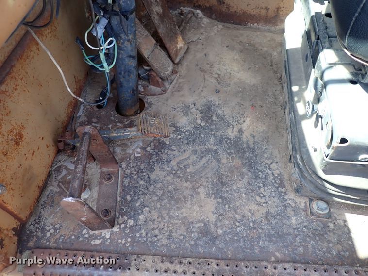 image for item DC4014 1994 Caterpillar 615C Series II  water wagon