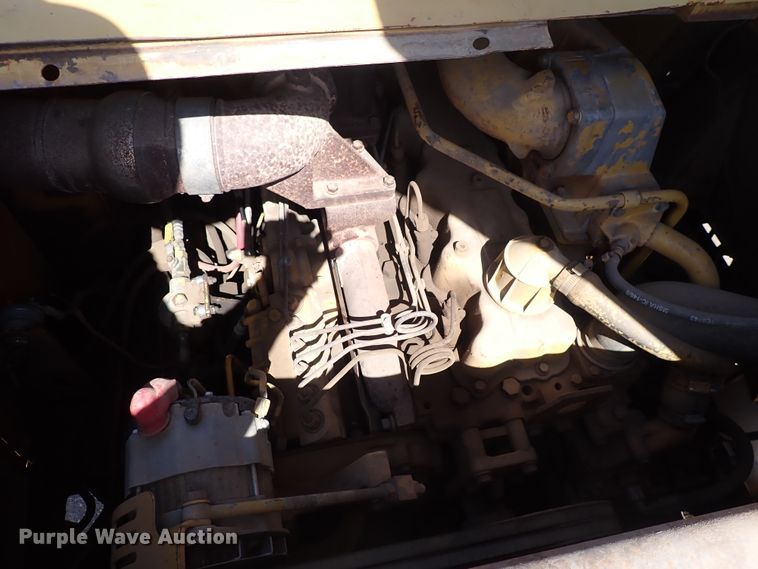 image for item DC4014 1994 Caterpillar 615C Series II  water wagon