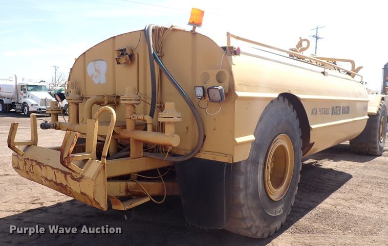 image for item DC4014 1994 Caterpillar 615C Series II  water wagon