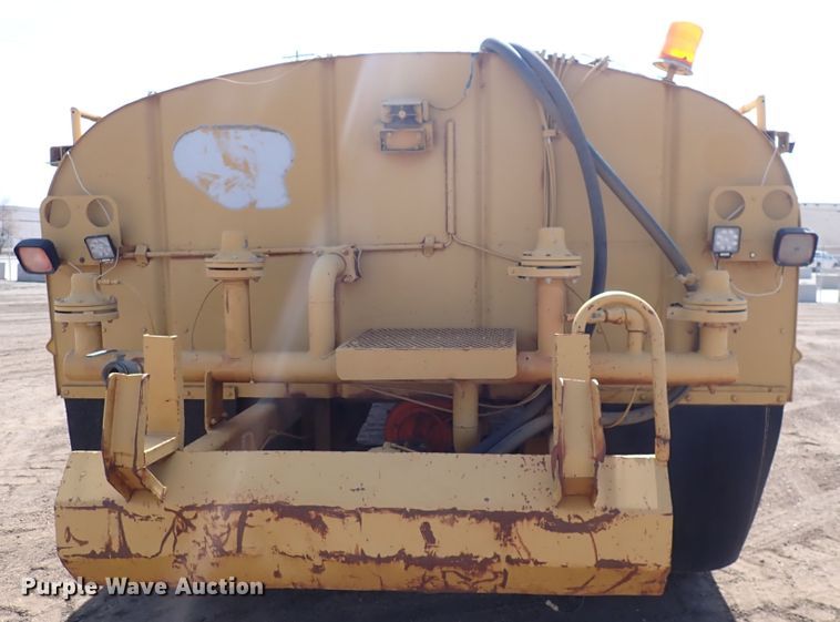 image for item DC4014 1994 Caterpillar 615C Series II  water wagon