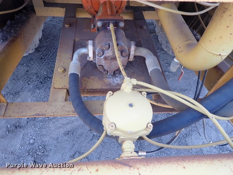 image for item DC4014 1994 Caterpillar 615C Series II  water wagon