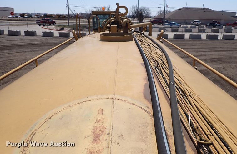 image for item DC4014 1994 Caterpillar 615C Series II  water wagon