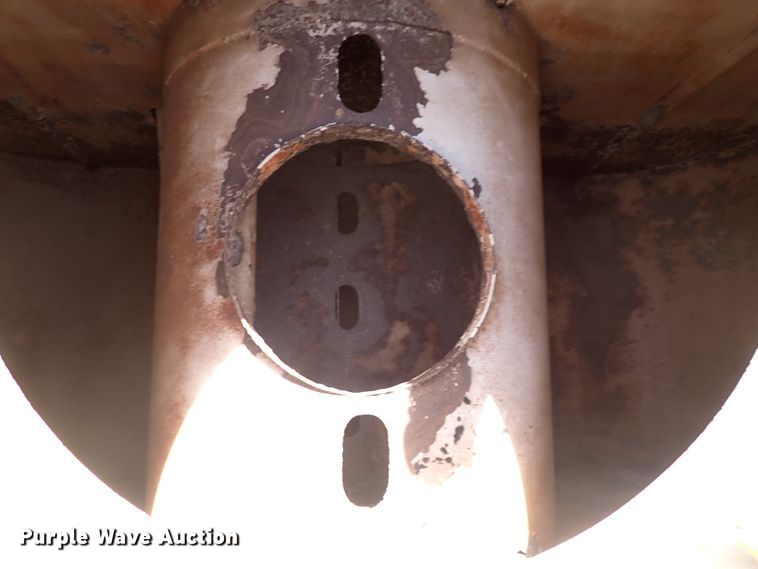 image for item DC4014 1994 Caterpillar 615C Series II  water wagon