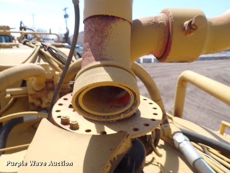 image for item DC4014 1994 Caterpillar 615C Series II  water wagon
