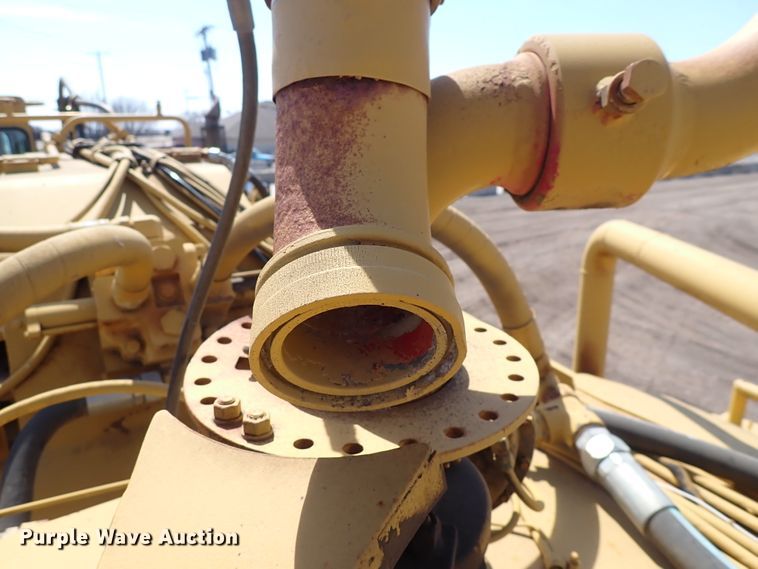 image for item DC4014 1994 Caterpillar 615C Series II  water wagon