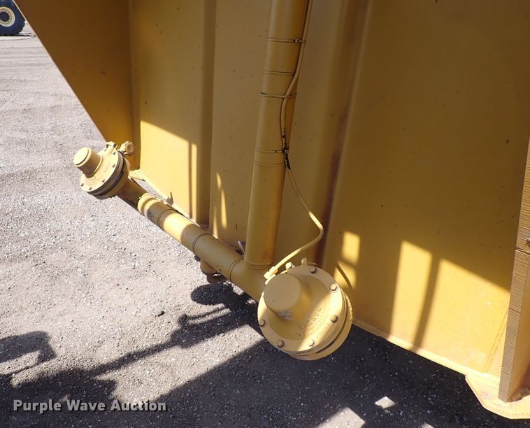 image for item DC4014 1994 Caterpillar 615C Series II  water wagon