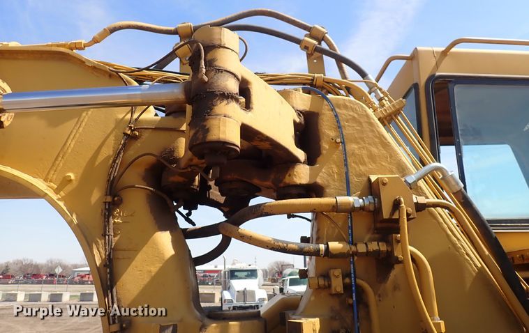 image for item DC4014 1994 Caterpillar 615C Series II  water wagon