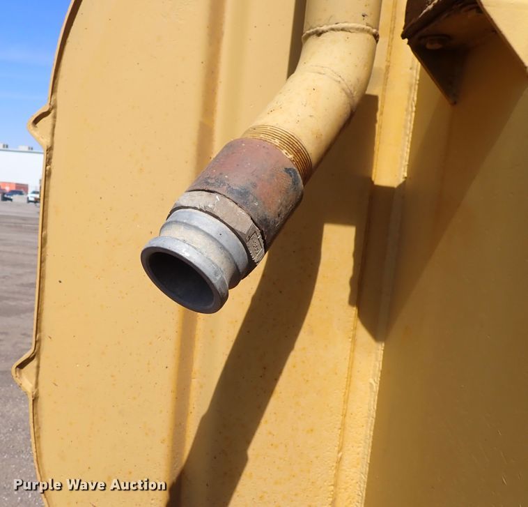 image for item DC4014 1994 Caterpillar 615C Series II  water wagon