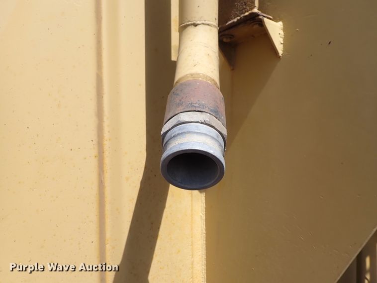 image for item DC4014 1994 Caterpillar 615C Series II  water wagon