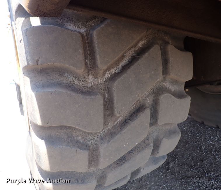 image for item DC4014 1994 Caterpillar 615C Series II  water wagon