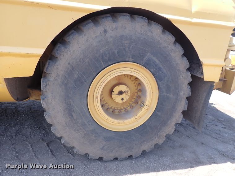 image for item DC4014 1994 Caterpillar 615C Series II  water wagon