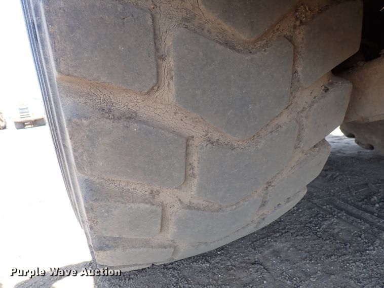 image for item DC4014 1994 Caterpillar 615C Series II  water wagon