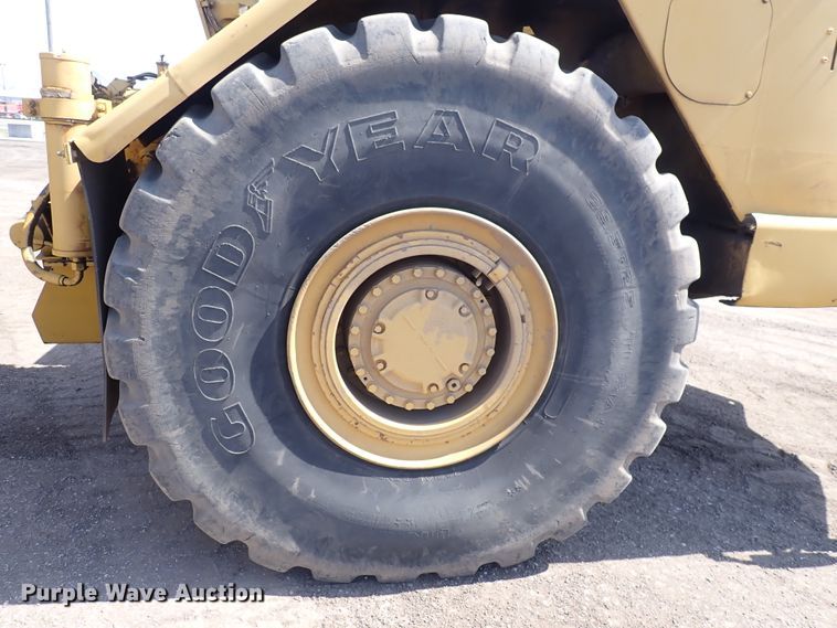 image for item DC4014 1994 Caterpillar 615C Series II  water wagon