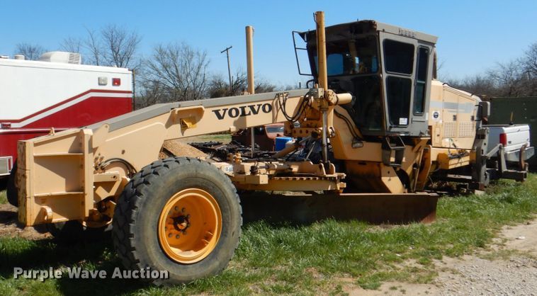 image for item DH7353 2001 Champion 720A  VHP motor grader