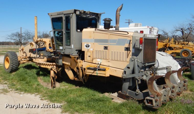 image for item DH7353 2001 Champion 720A  VHP motor grader