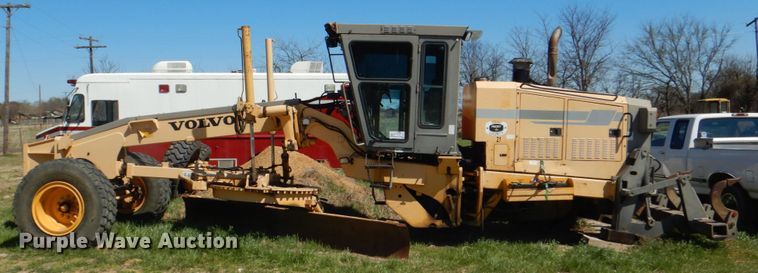 image for item DH7353 2001 Champion 720A  VHP motor grader