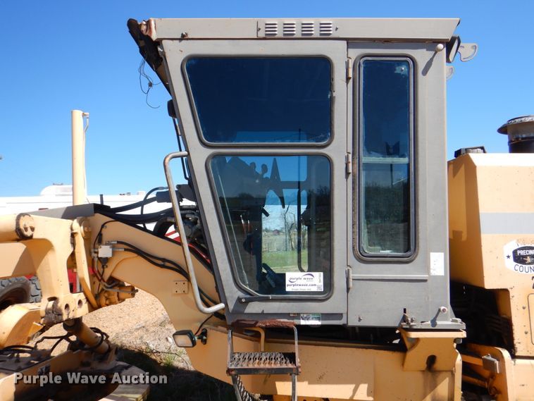 image for item DH7353 2001 Champion 720A  VHP motor grader