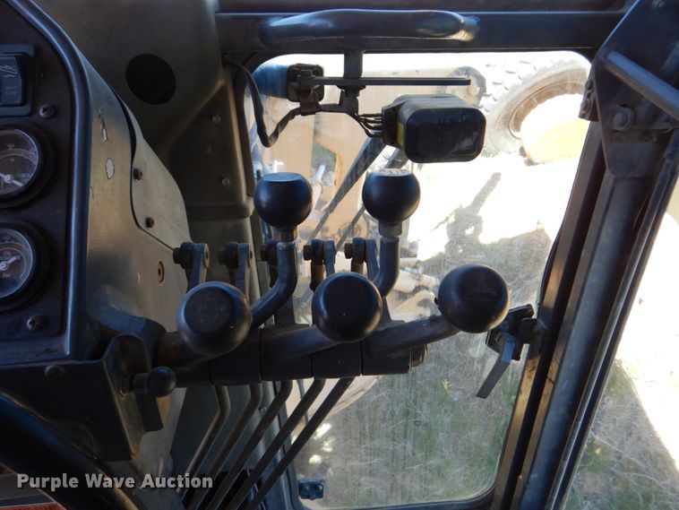 image for item DH7353 2001 Champion 720A  VHP motor grader