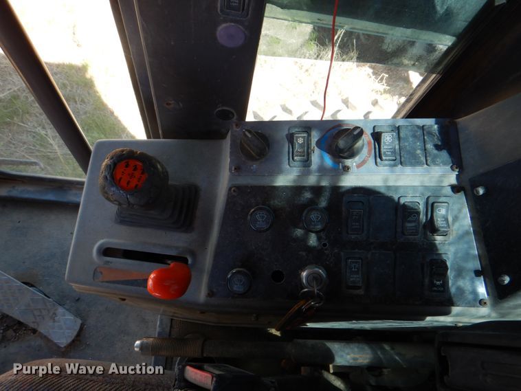 image for item DH7353 2001 Champion 720A  VHP motor grader