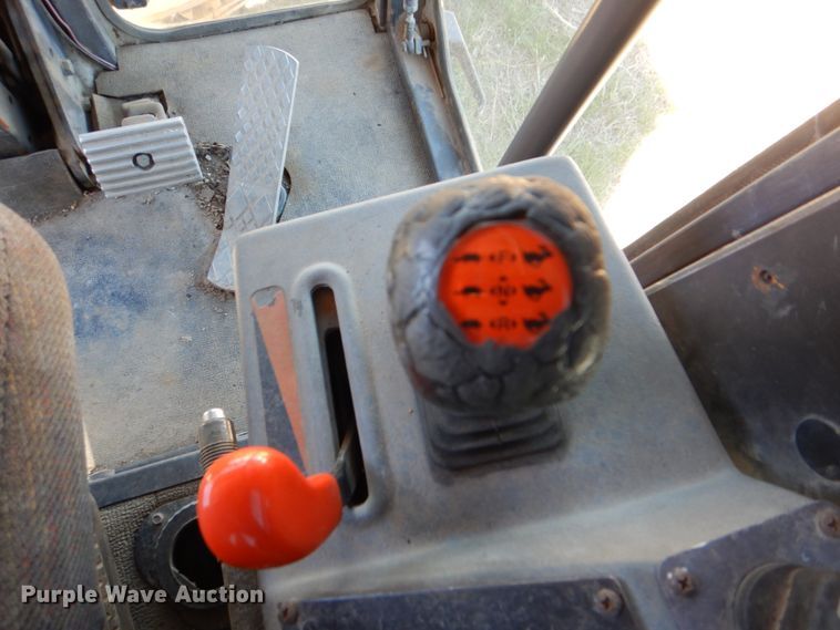 image for item DH7353 2001 Champion 720A  VHP motor grader