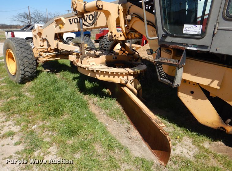 image for item DH7353 2001 Champion 720A  VHP motor grader