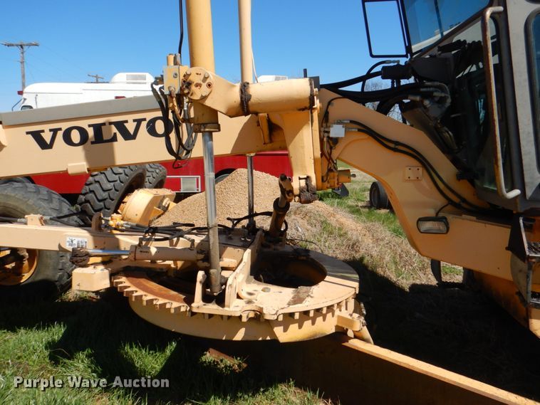 image for item DH7353 2001 Champion 720A  VHP motor grader