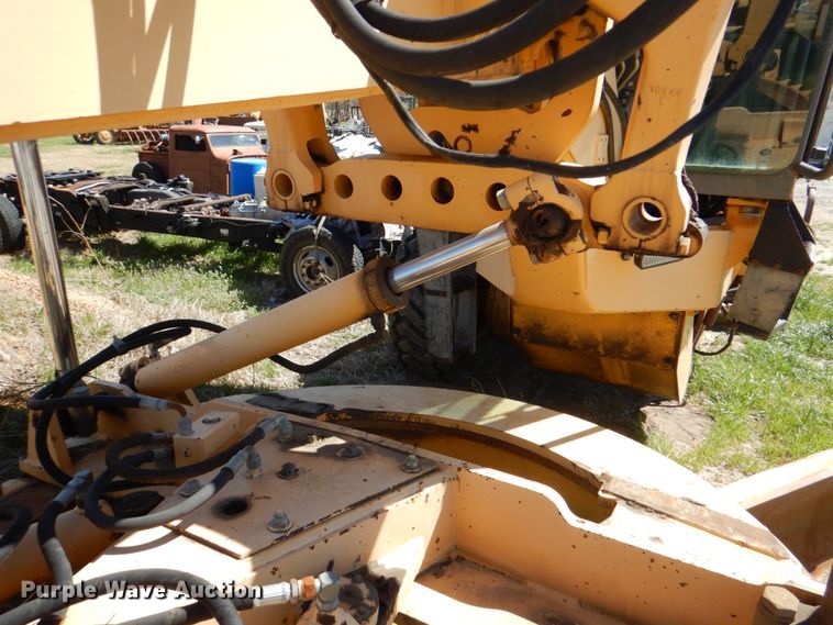 image for item DH7353 2001 Champion 720A  VHP motor grader