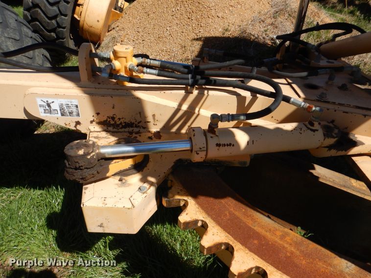 image for item DH7353 2001 Champion 720A  VHP motor grader