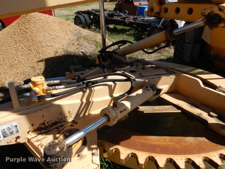 image for item DH7353 2001 Champion 720A  VHP motor grader