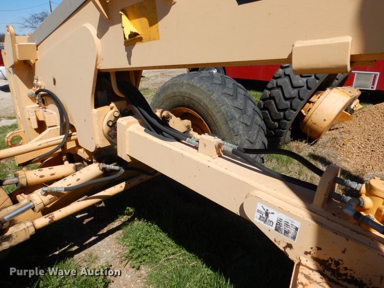 image for item DH7353 2001 Champion 720A  VHP motor grader