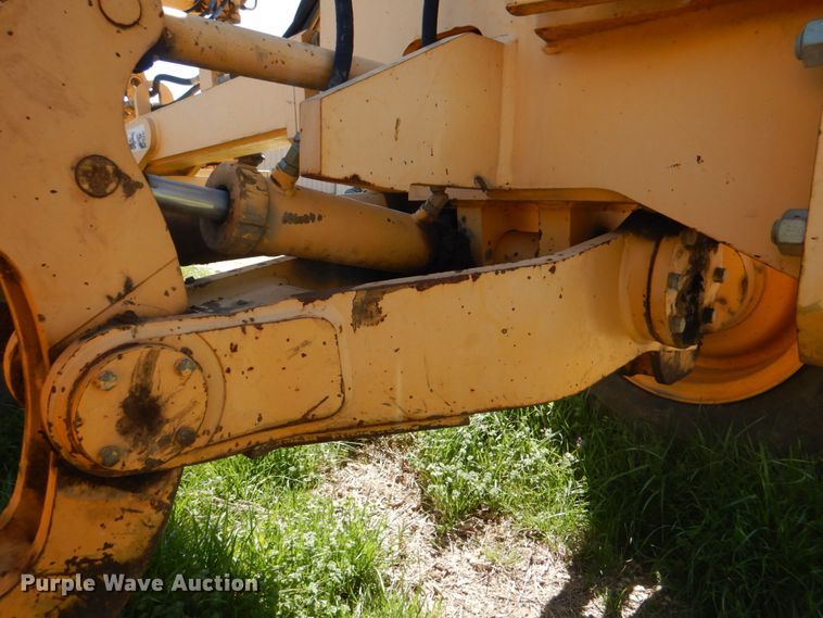 image for item DH7353 2001 Champion 720A  VHP motor grader