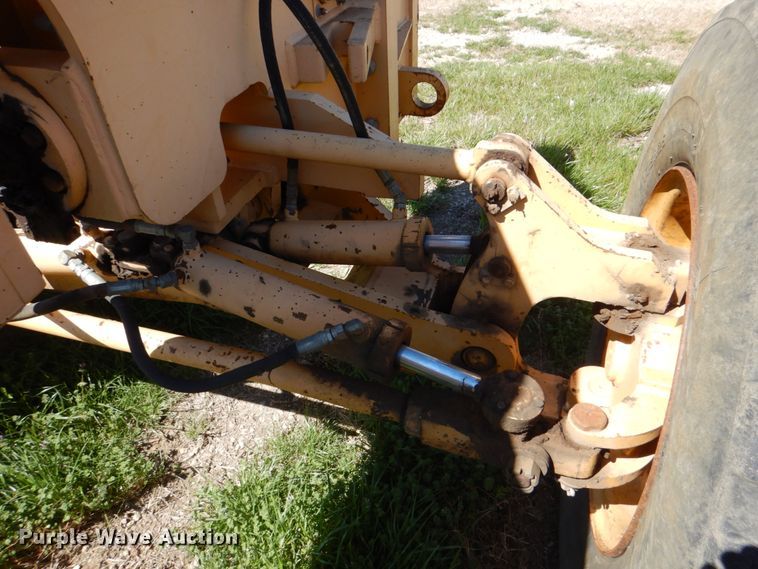 image for item DH7353 2001 Champion 720A  VHP motor grader