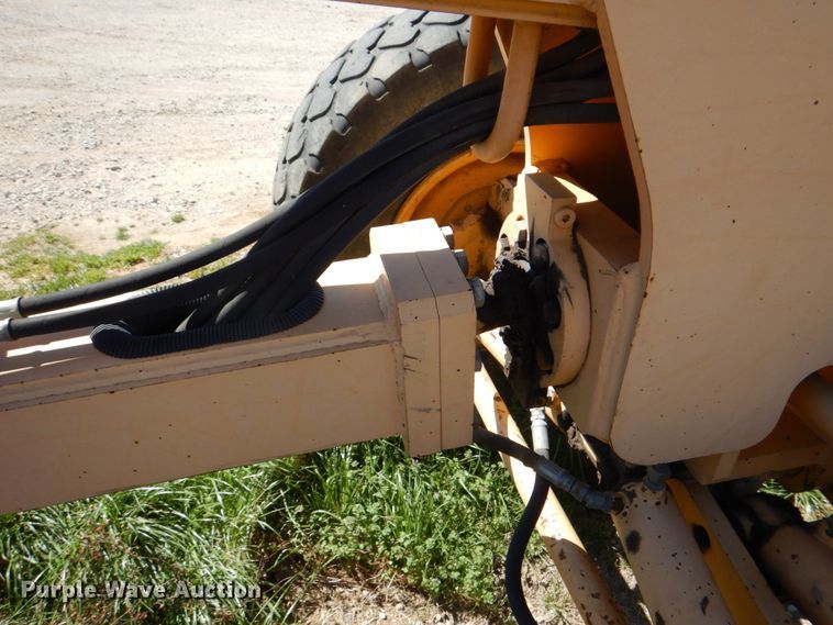 image for item DH7353 2001 Champion 720A  VHP motor grader