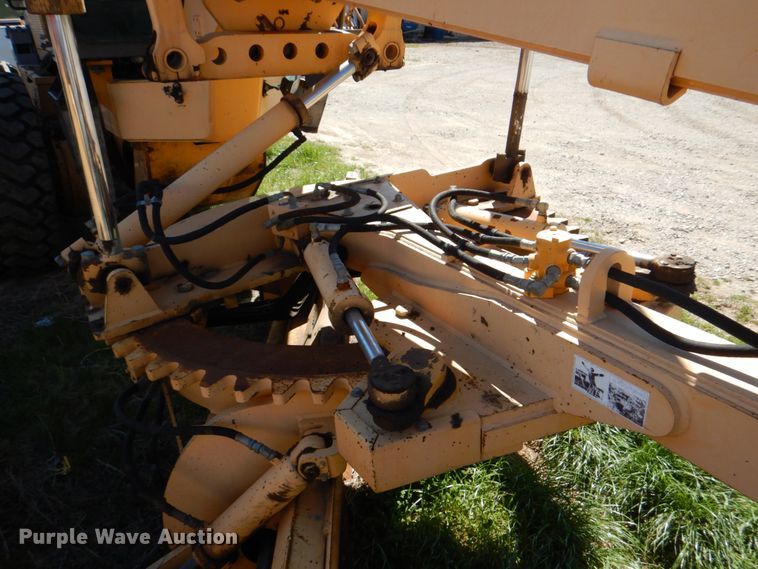 image for item DH7353 2001 Champion 720A  VHP motor grader