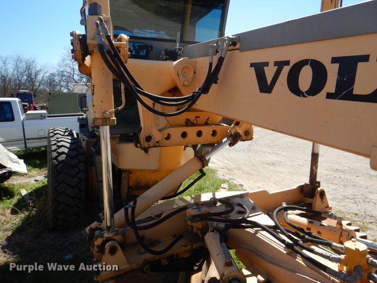 image for item DH7353 2001 Champion 720A  VHP motor grader