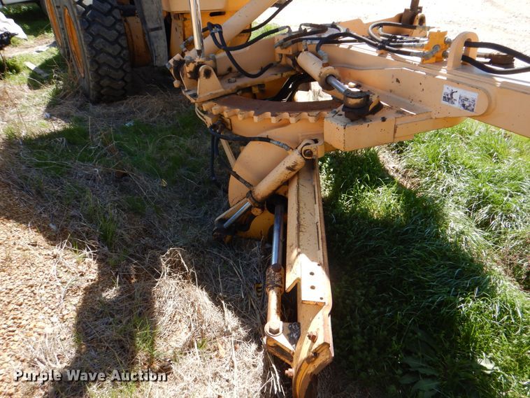 image for item DH7353 2001 Champion 720A  VHP motor grader