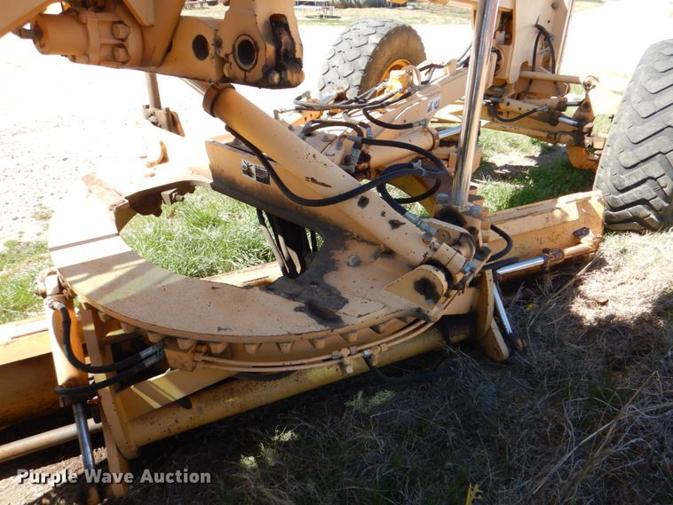 image for item DH7353 2001 Champion 720A  VHP motor grader