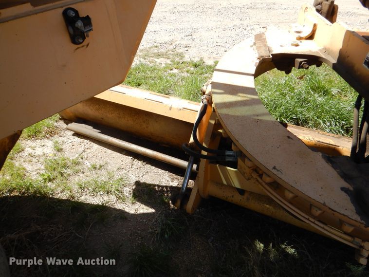 image for item DH7353 2001 Champion 720A  VHP motor grader