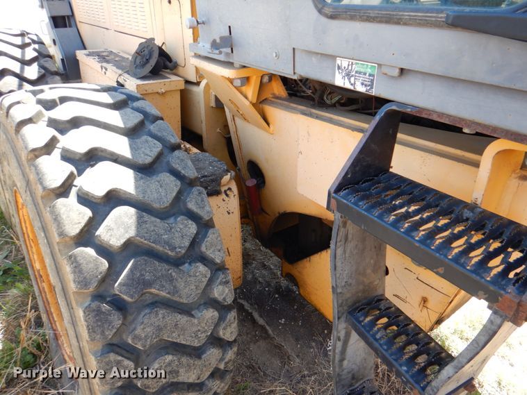 image for item DH7353 2001 Champion 720A  VHP motor grader